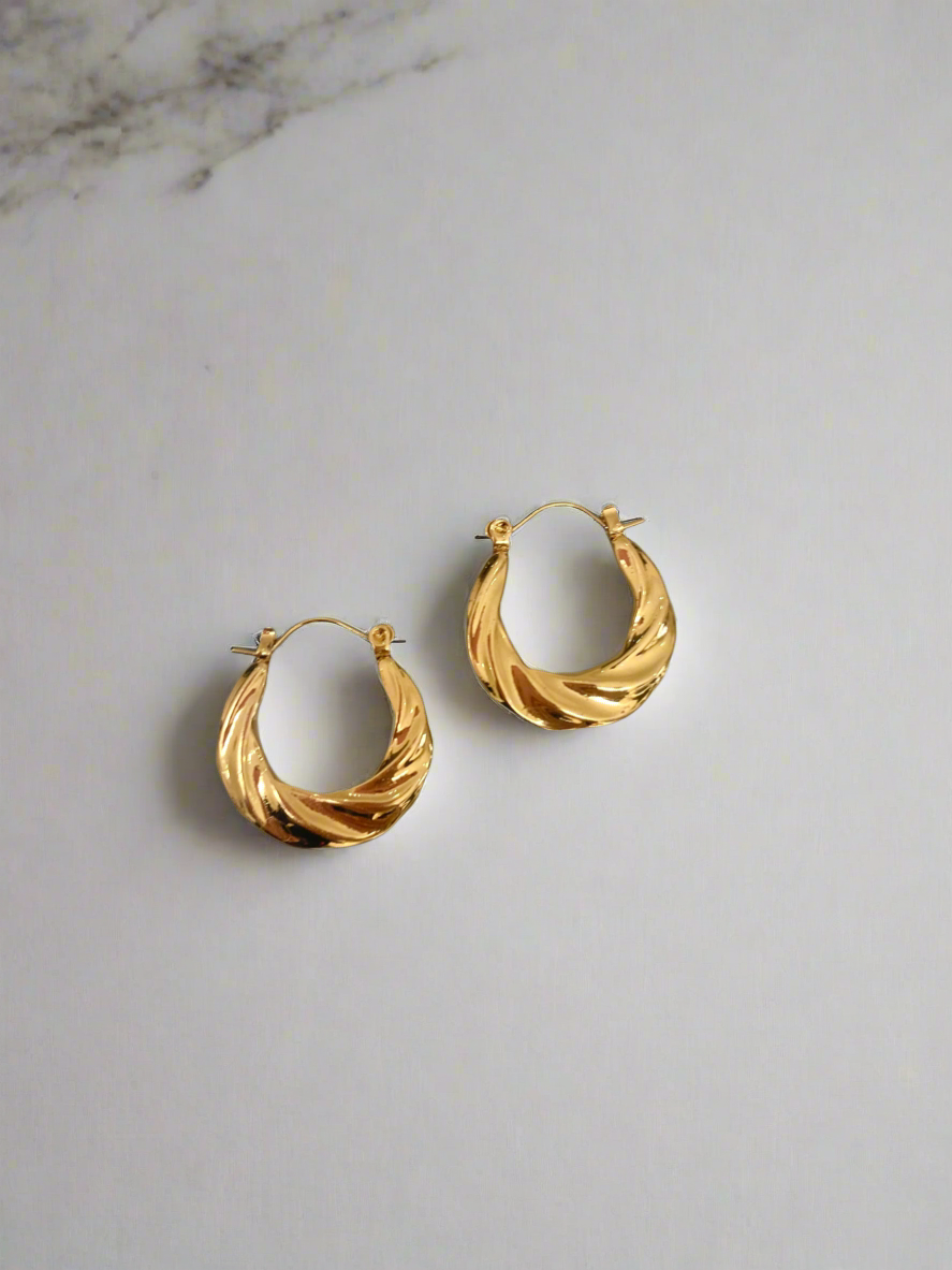 Creole hoop twist