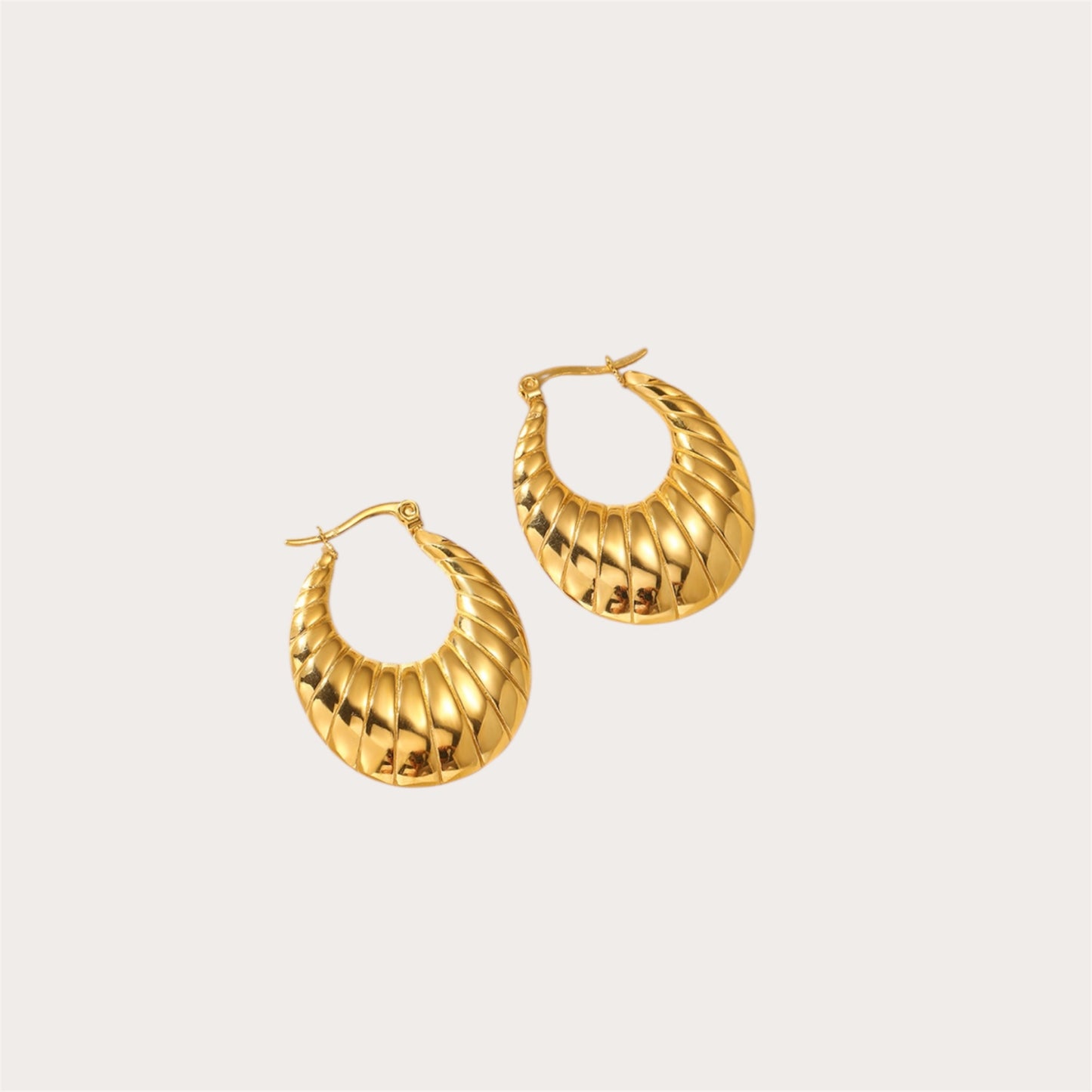 Chunky shell earring