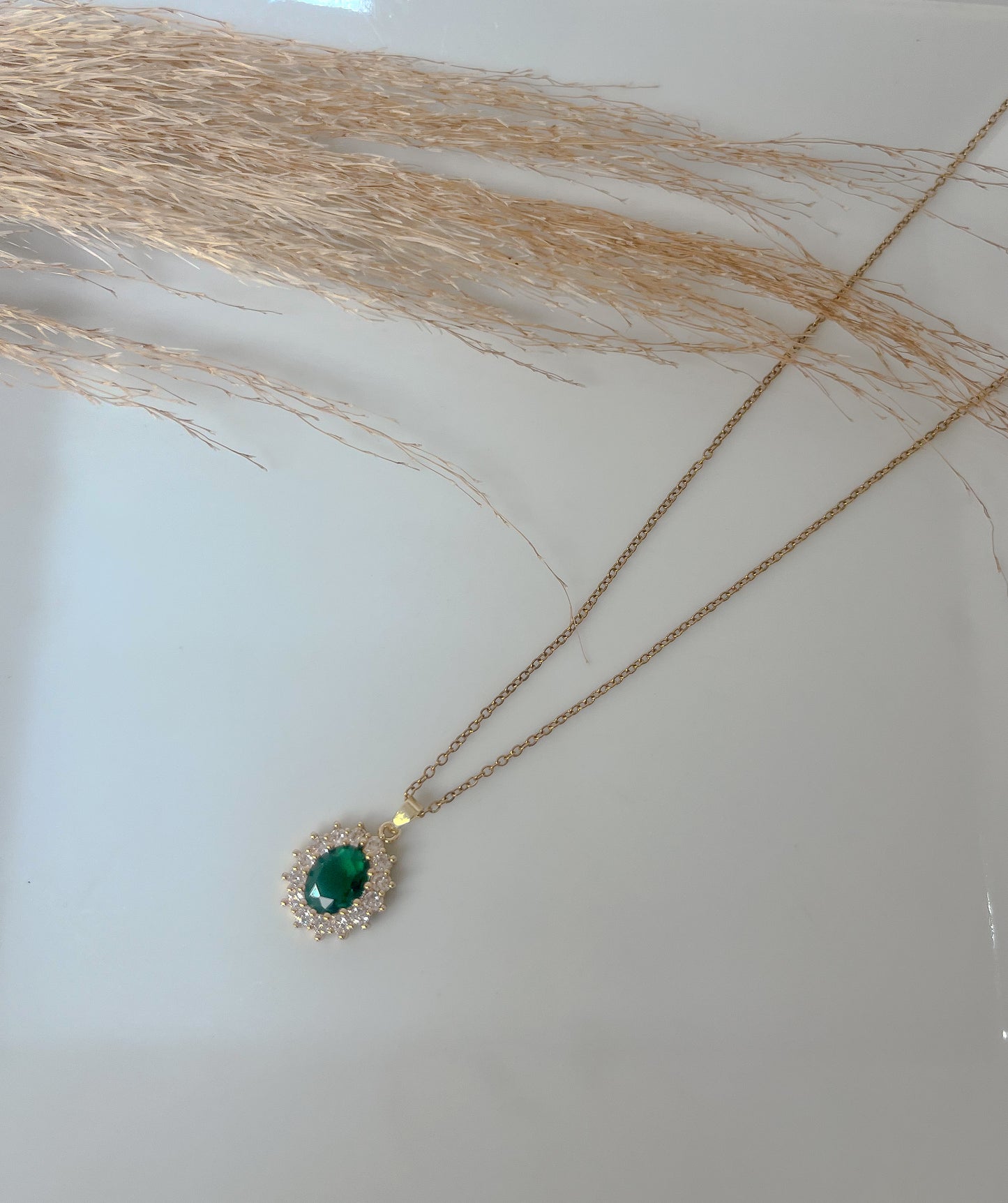 Emerald pendant necklace