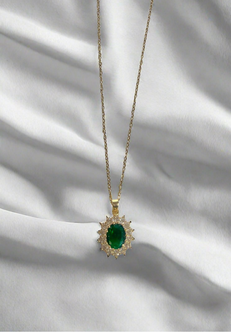 Emerald pendant necklace