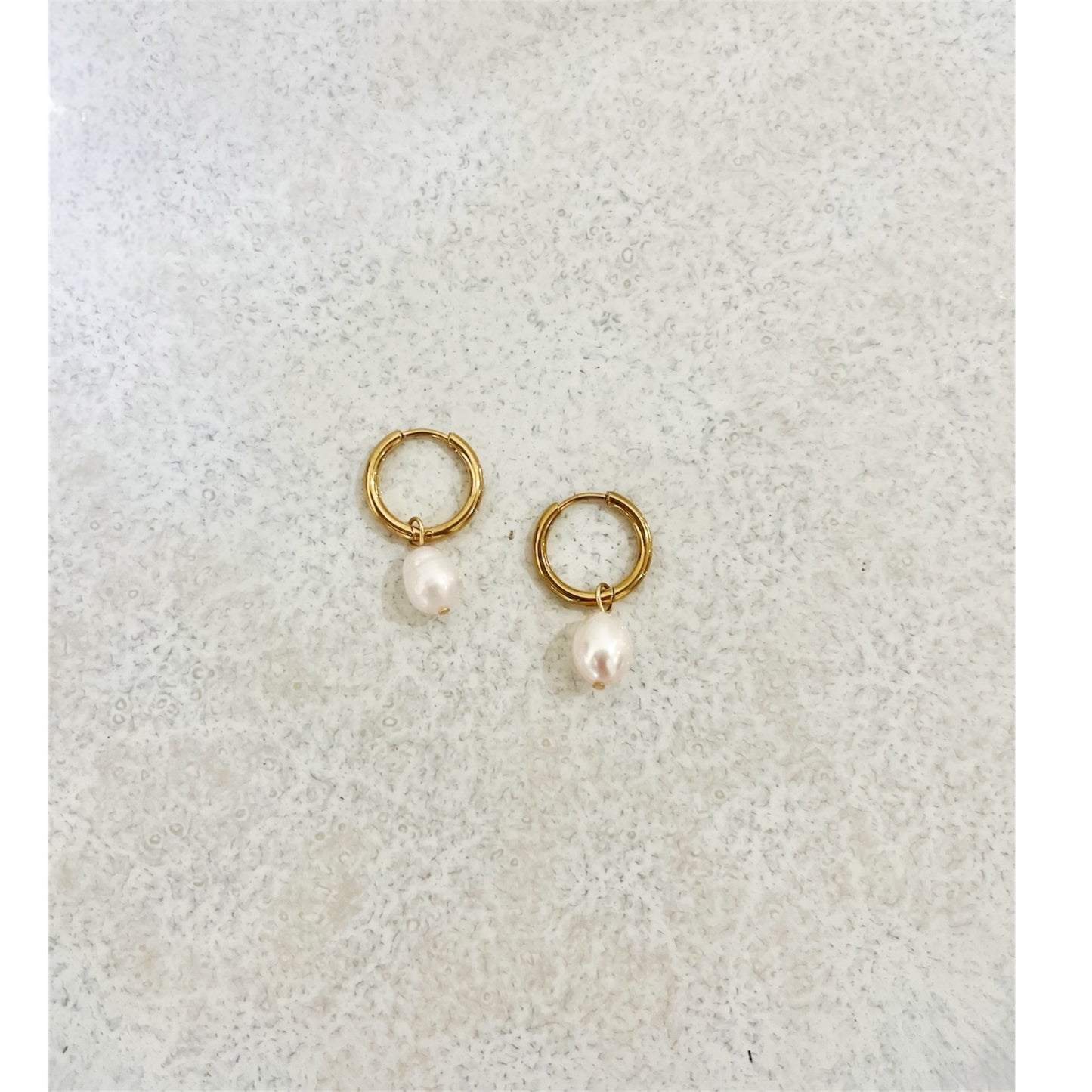 Dainty Pearl earring