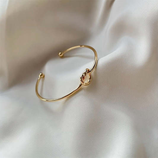 Still knot bangle