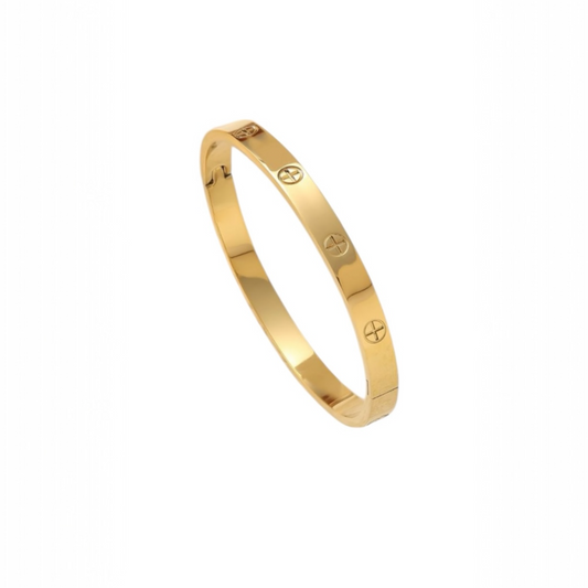 Love clasp bangle