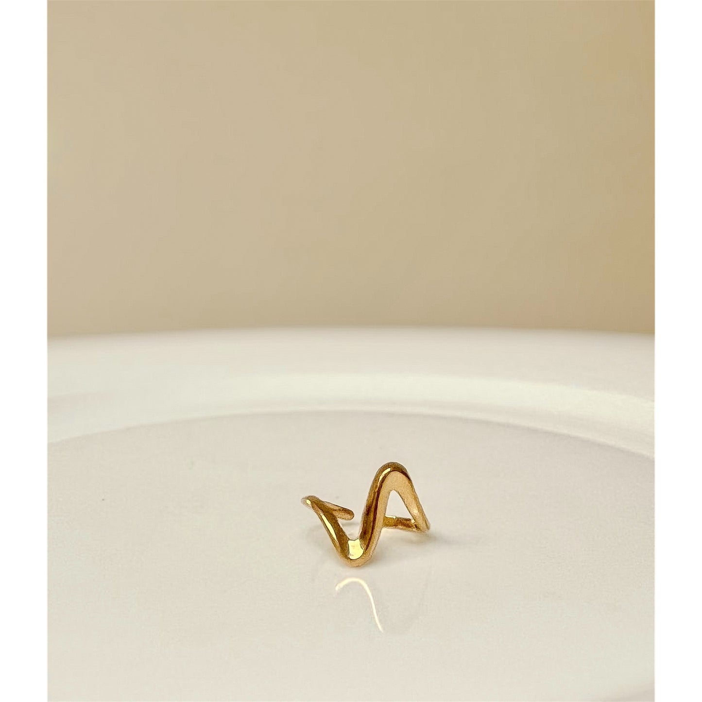 Adjustable Lindt wave ring