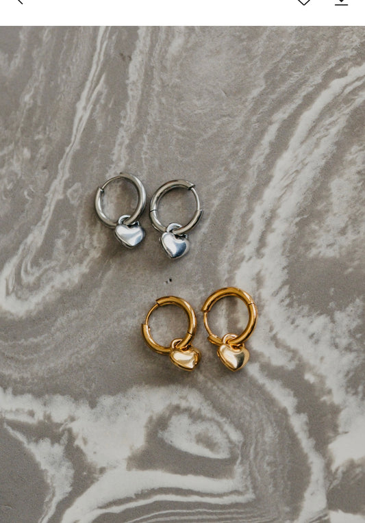 Dainty heart earring