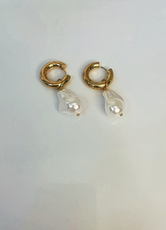 Chunky Pearl earring